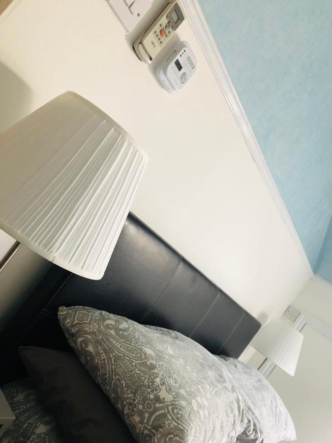 Ferienwohnung AC Hideout, Rochford, Southend On Sea, Airport Exterior foto